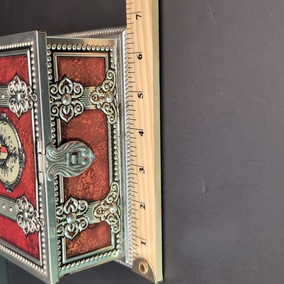 Vintage Blue Bird Confectionery Harry Vincent Red/Silver Tin. - Picture 9 of 11